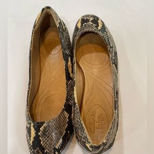 Clarks Taupe Snakeskin Ballet Flats Sz 8